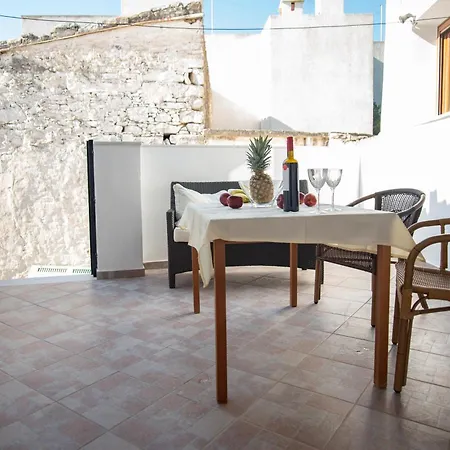 Matinas Traditional House I